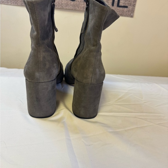 Steve Madden Gray Heeled Boots with Block Heel - Picture 4 of 8